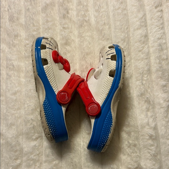 Hello Kitty Crocs - Picture 8 of 13
